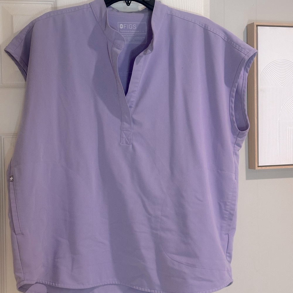 FIGS Rafaela Scrub Top Size Large Lavender Dew